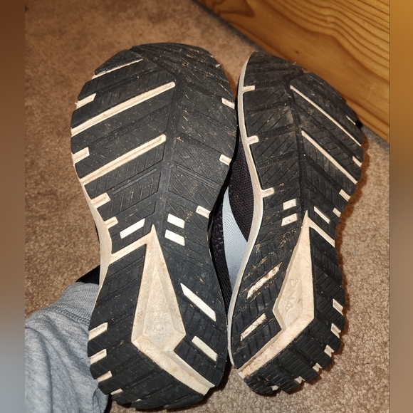 Brooks running shoes - Picture 3 of 6